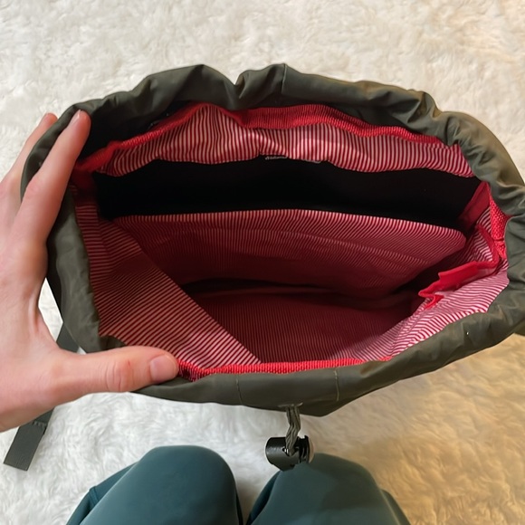 Olive green and pink Herschel Supply Co backpack - Picture 4 of 9